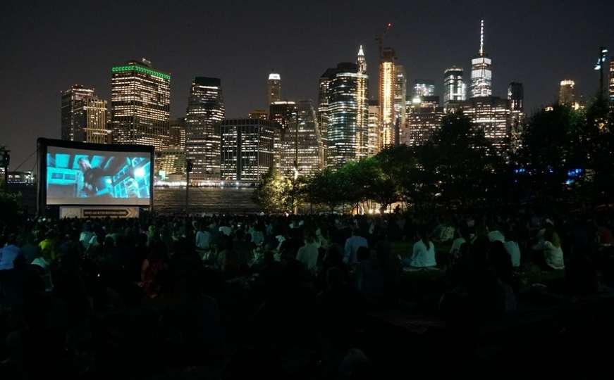 Kino na otvorenom: Uživanje u filmu ispod njujorškog mosta Brooklyn
